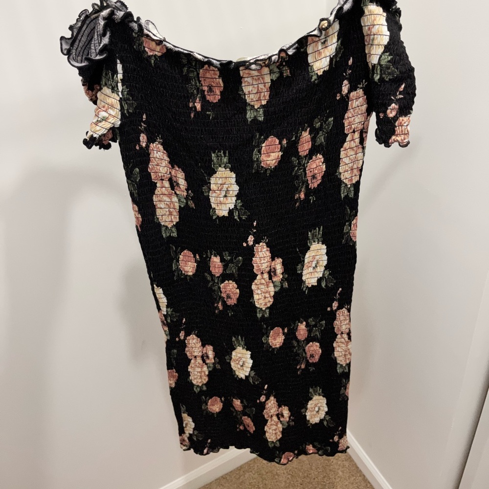 Tight Black Off-Shoulder Floral Dress 🖤